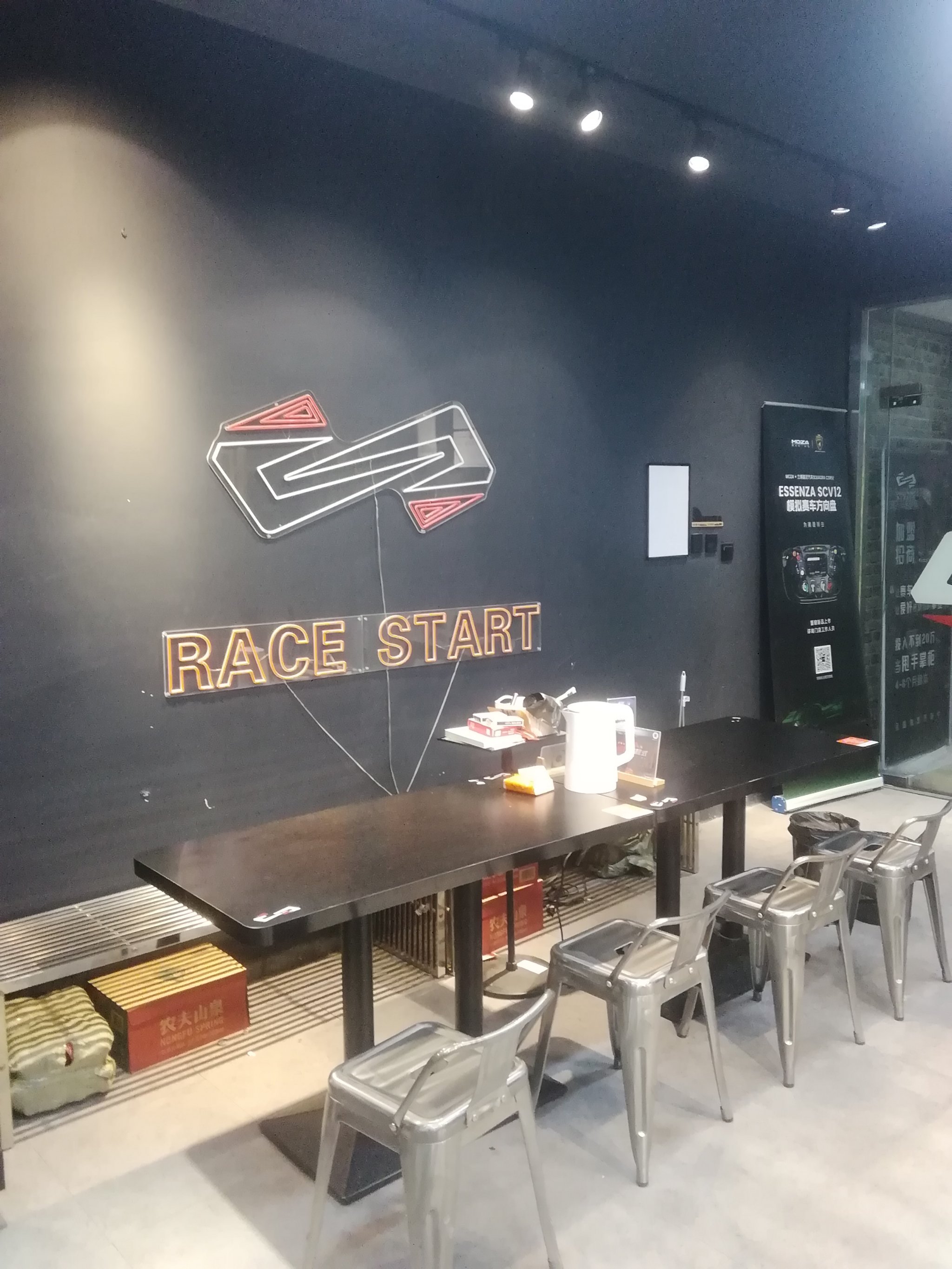 虚拟赛车体验:未来速度的想象 虚拟赛车体验:未来速度的想象