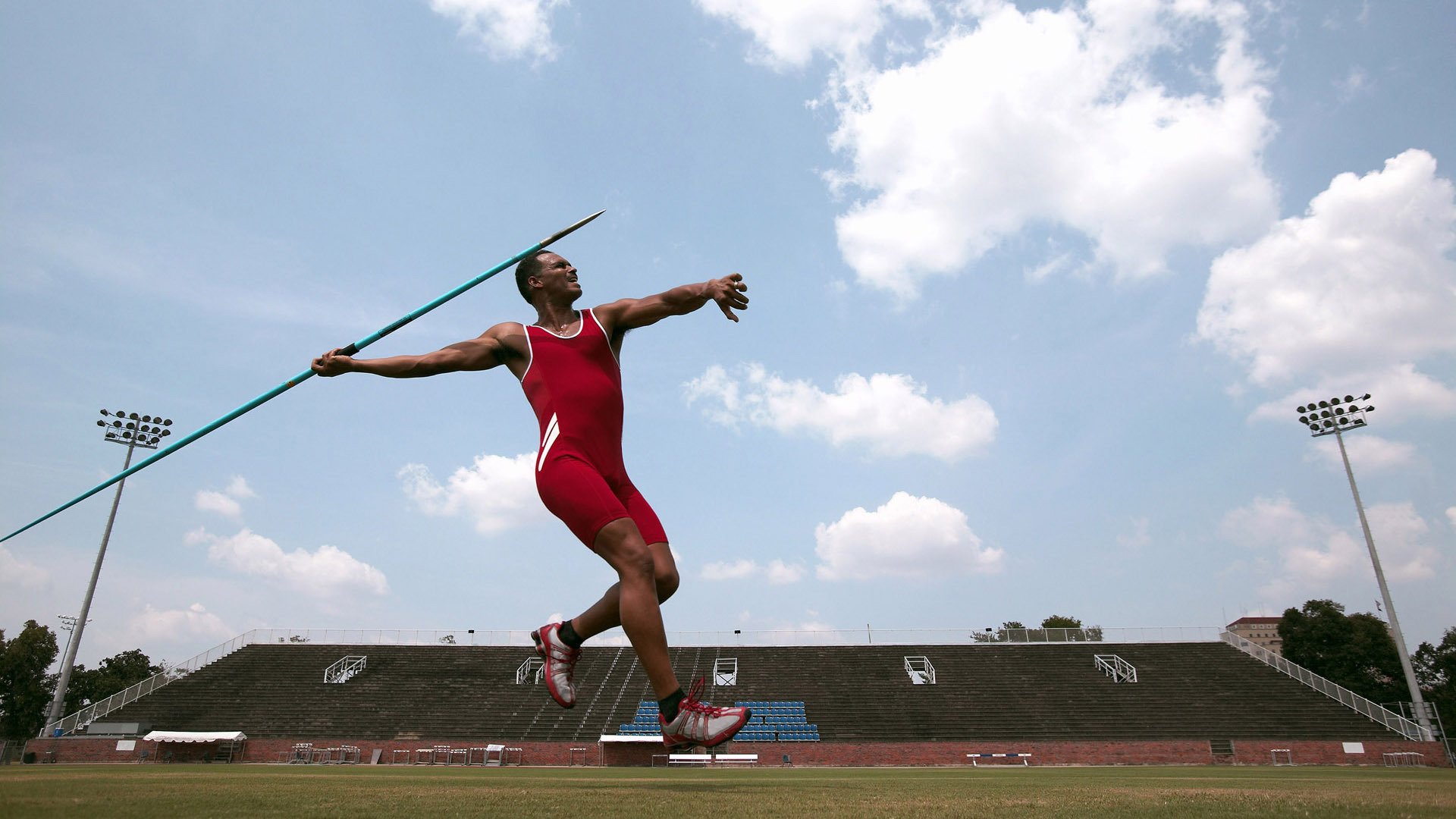 新闻中心举办行业交流论坛，行业论坛发言稿